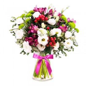 Florero con 10 Lisianthus blancos hipéricos astromelias de color más Flores mix